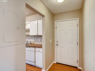 Photo #4: 20275597 Listing