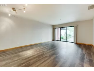 Photo #4: 20275741 Listing 