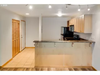 Photo #6: 20275741 Listing 