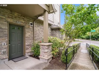 Photo #4: 20276258 Listing