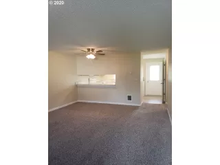 Photo #6: 20276288 Listing