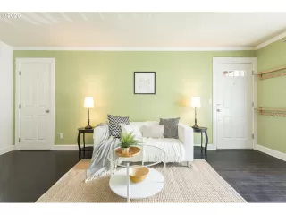 Photo #2: 20276433 Listing