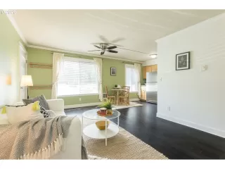 Photo #4: 20276433 Listing