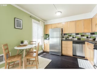 Photo #5: 20276433 Listing