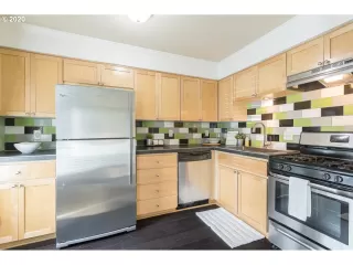 Photo #6: 20276433 Listing