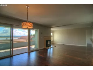 Photo #6: 20276534 Listing