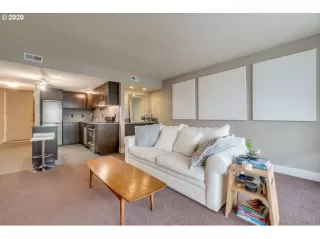 Photo #4: 20276535 Listing