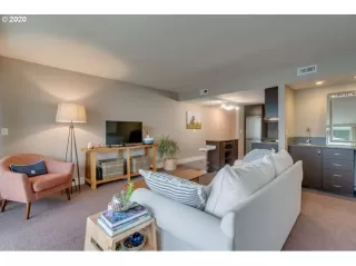 Photo #5: 20276535 Listing