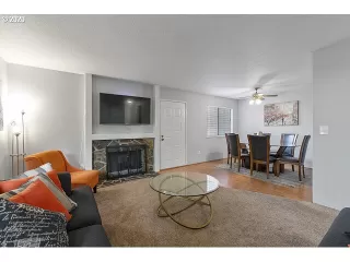 Photo #4: 20276846 Listing 