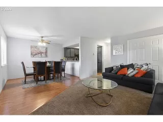 Photo #5: 20276846 Listing 