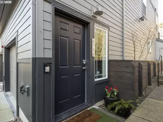 Photo #3: 20276916 Listing