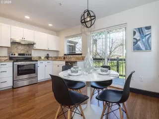 Photo #6: 20276916 Listing