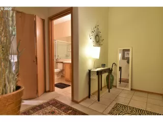 Photo #5: 20277017 Listing