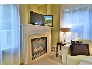 Photo #6: 20277017 Listing