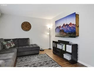 Photo #6: 20277688 Listing