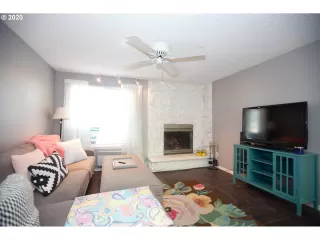 Photo #5: 20278456 Listing