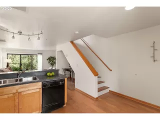 Photo #4: 20278813 Listing 