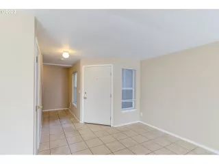 Photo #2: 20279146 Listing