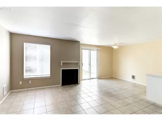 Photo #3: 20279146 Listing