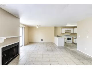 Photo #4: 20279146 Listing