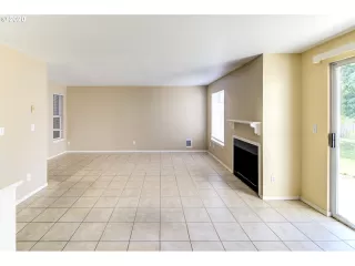 Photo #5: 20279146 Listing