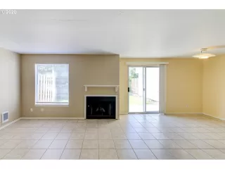 Photo #6: 20279146 Listing