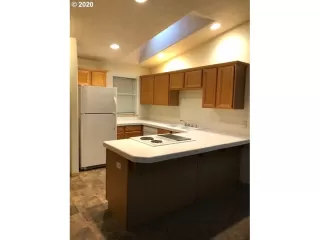 Photo #2: 20279330 Listing