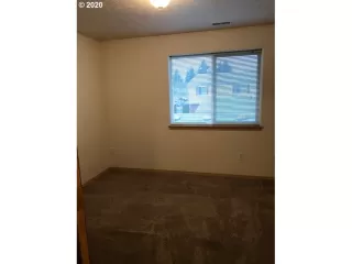 Photo #5: 20279330 Listing