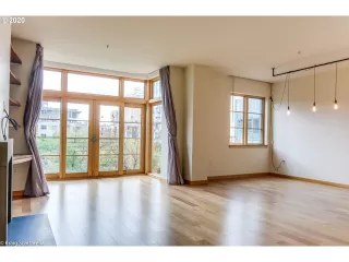 Photo #5: 20279459 Listing