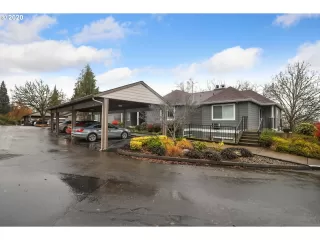 Photo #1: 20279535 Listing