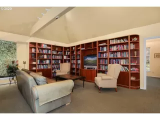 Photo #4: 20279535 Listing