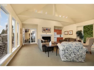 Photo #5: 20279535 Listing