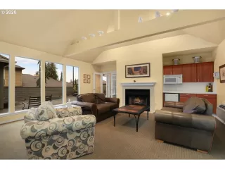 Photo #6: 20279535 Listing