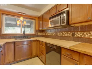 Photo #3: 20280485 Listing 