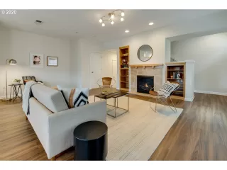 Photo #5: 20280689 Listing