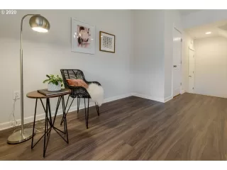 Photo #6: 20280689 Listing