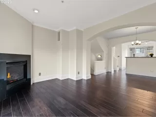Photo #5: 20281403 Listing 