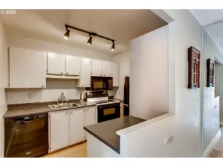 Photo #5: 20281423 Listing