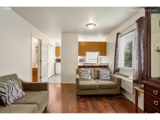 Photo #6: 20282291 Listing