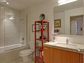 Photo #6: 20282358 Listing