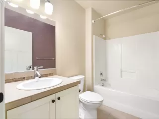 Photo #5: 20282371 Listing