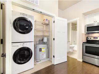 Photo #6: 20282371 Listing