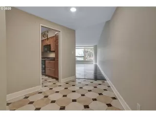 Photo #6: 20282648 Listing 
