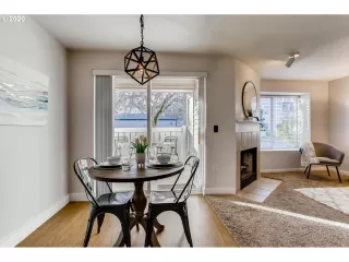 Photo #4: 20283431 Listing