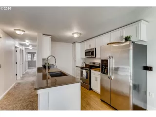 Photo #5: 20283431 Listing