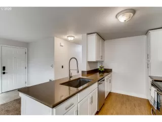 Photo #6: 20283431 Listing