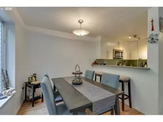 Photo #2: 20283618 Listing