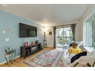 Photo #5: 20283618 Listing