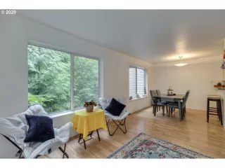 Photo #6: 20283618 Listing