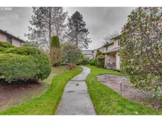 Photo #5: 20284269 Listing